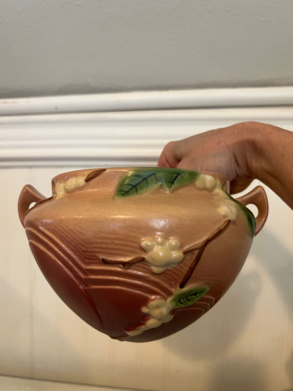 1947 Roseville Snowberry Jardiniere hanging planter